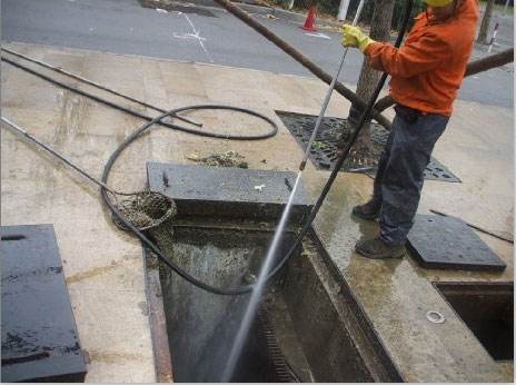 拜泉池底污泥如何清理